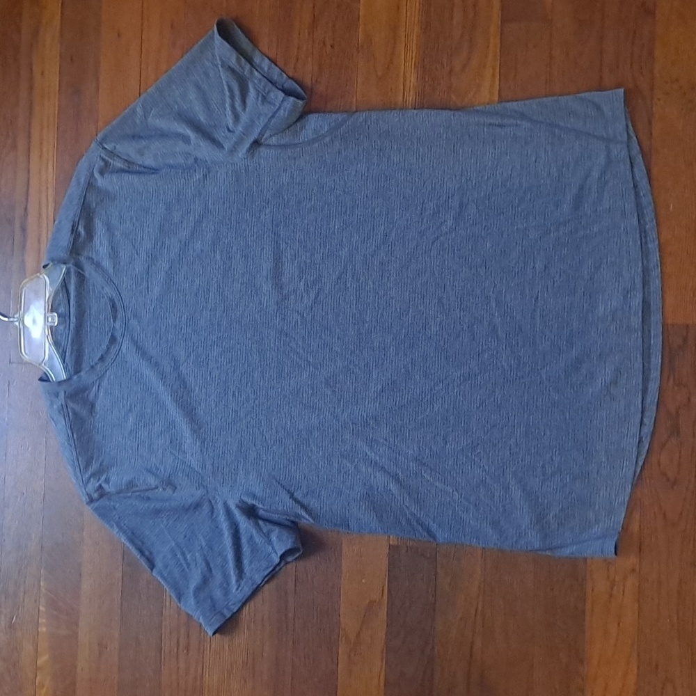 Lululemon T shirt